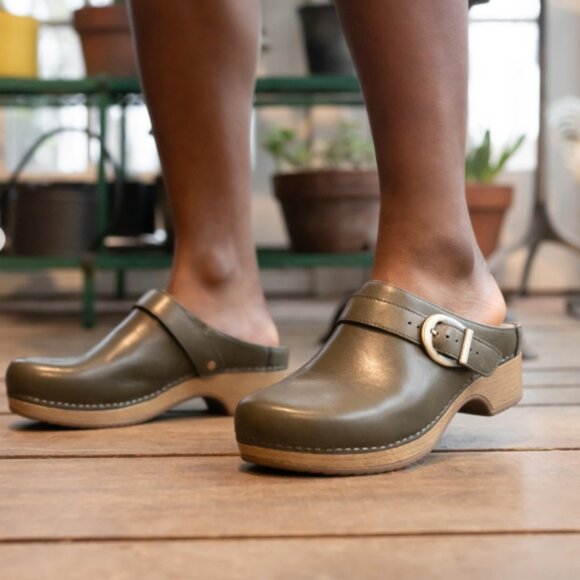 DANSKO Shoes - NEW DANSKO  MULTYWAY Baylor Ivy LEATHER CLOGS with swivel strap  256 5S3